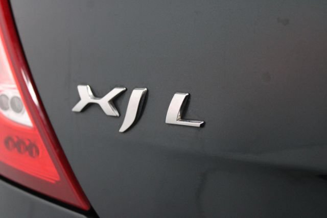 Used 2015 Jaguar XJ L Portfolio RWD image 8