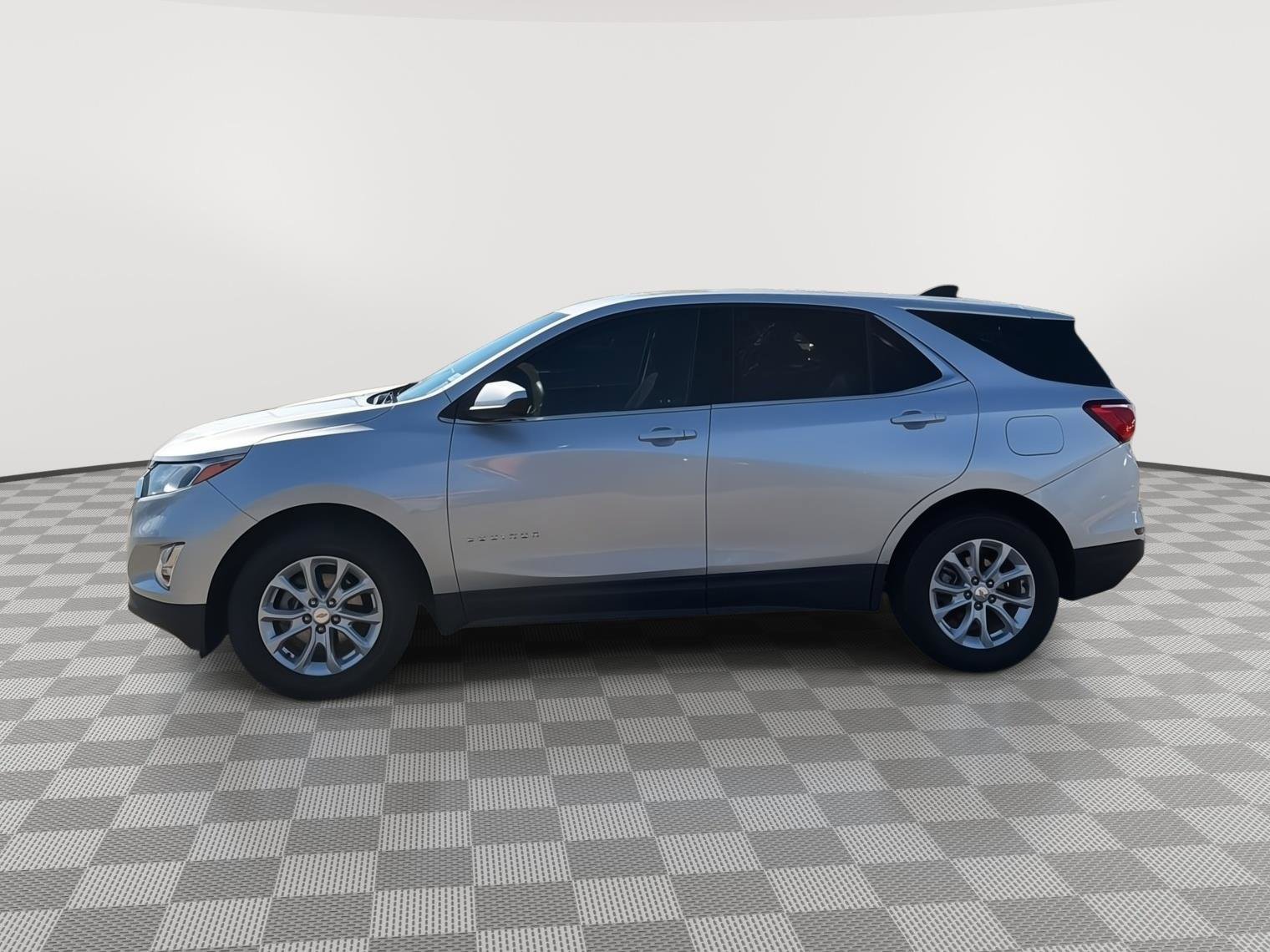 Used 2020 Chevrolet Equinox LT image 2