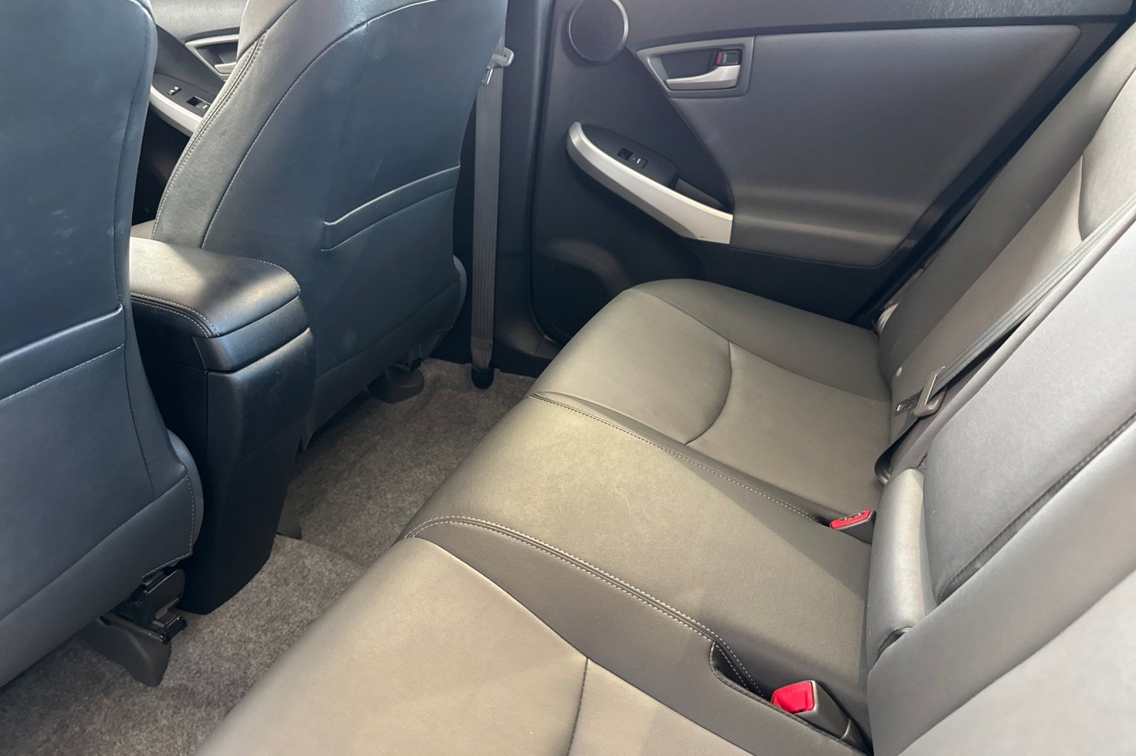 Used 2015 Toyota Prius Five FWD image 15