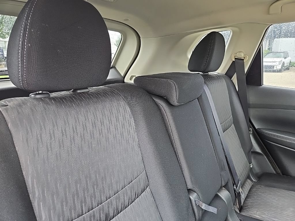 Used 2017 Nissan Rogue SV AWD/4WD image 40
