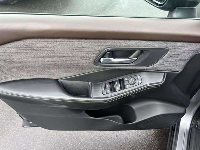Used 2022 Nissan Rogue SV AWD/4WD image 16