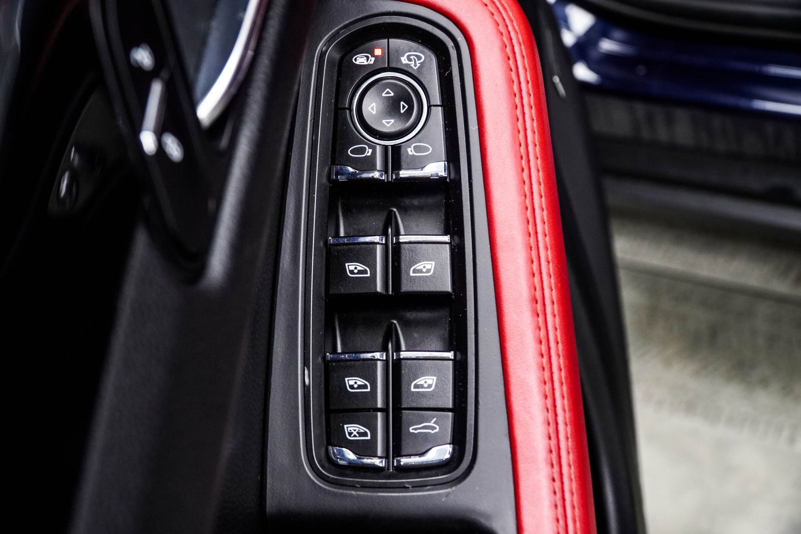 Used 2018 Porsche Macan S image 42
