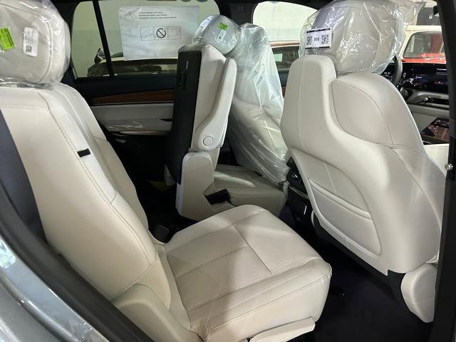 New 2026 Cadillac Vistiq Luxury w/ LPO, Floor Liner Package image 21