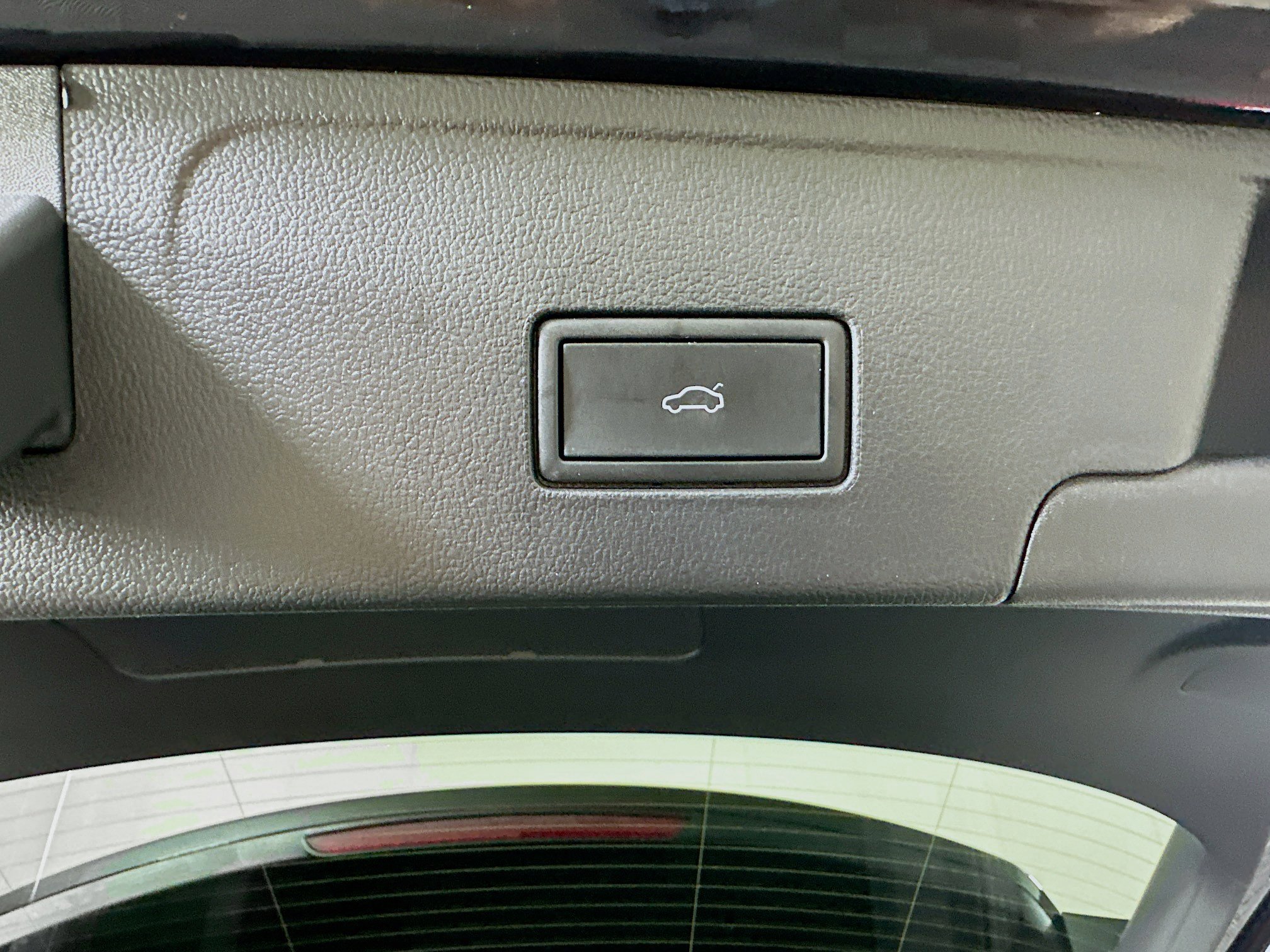 Used 2025 Volkswagen Atlas Cross Sport SE image 29