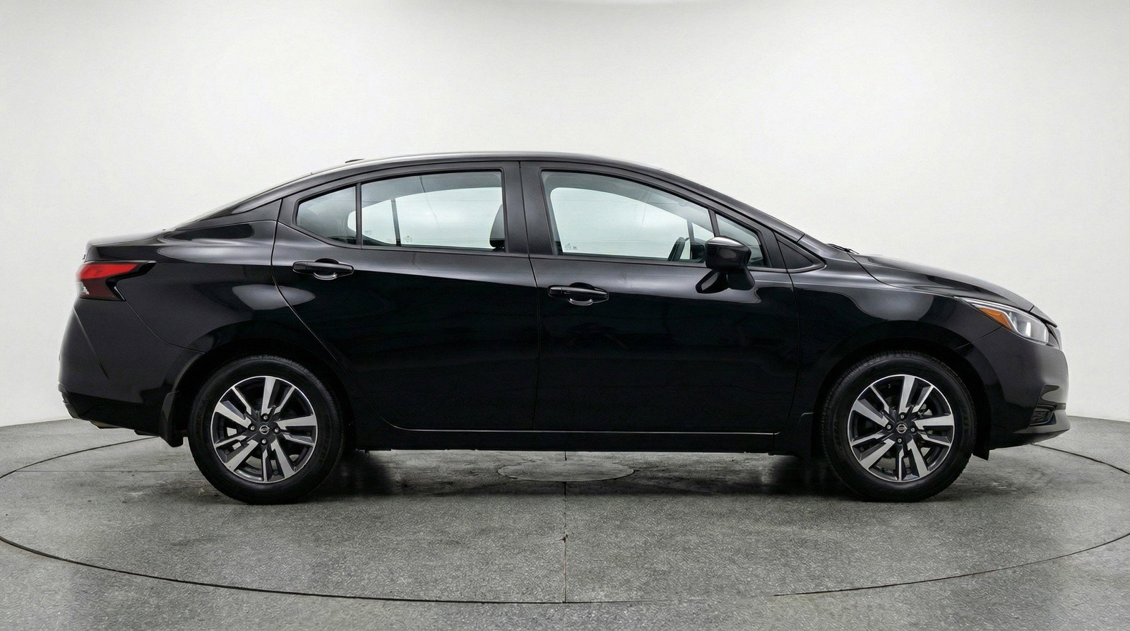 Used 2025 Nissan Versa SV image 11