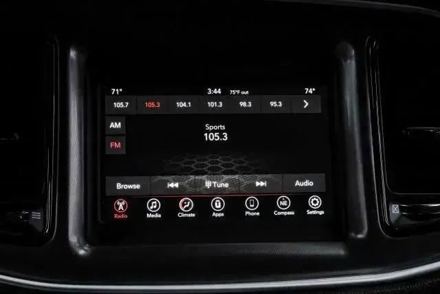 Used 2020 Dodge Challenger SXT image 31