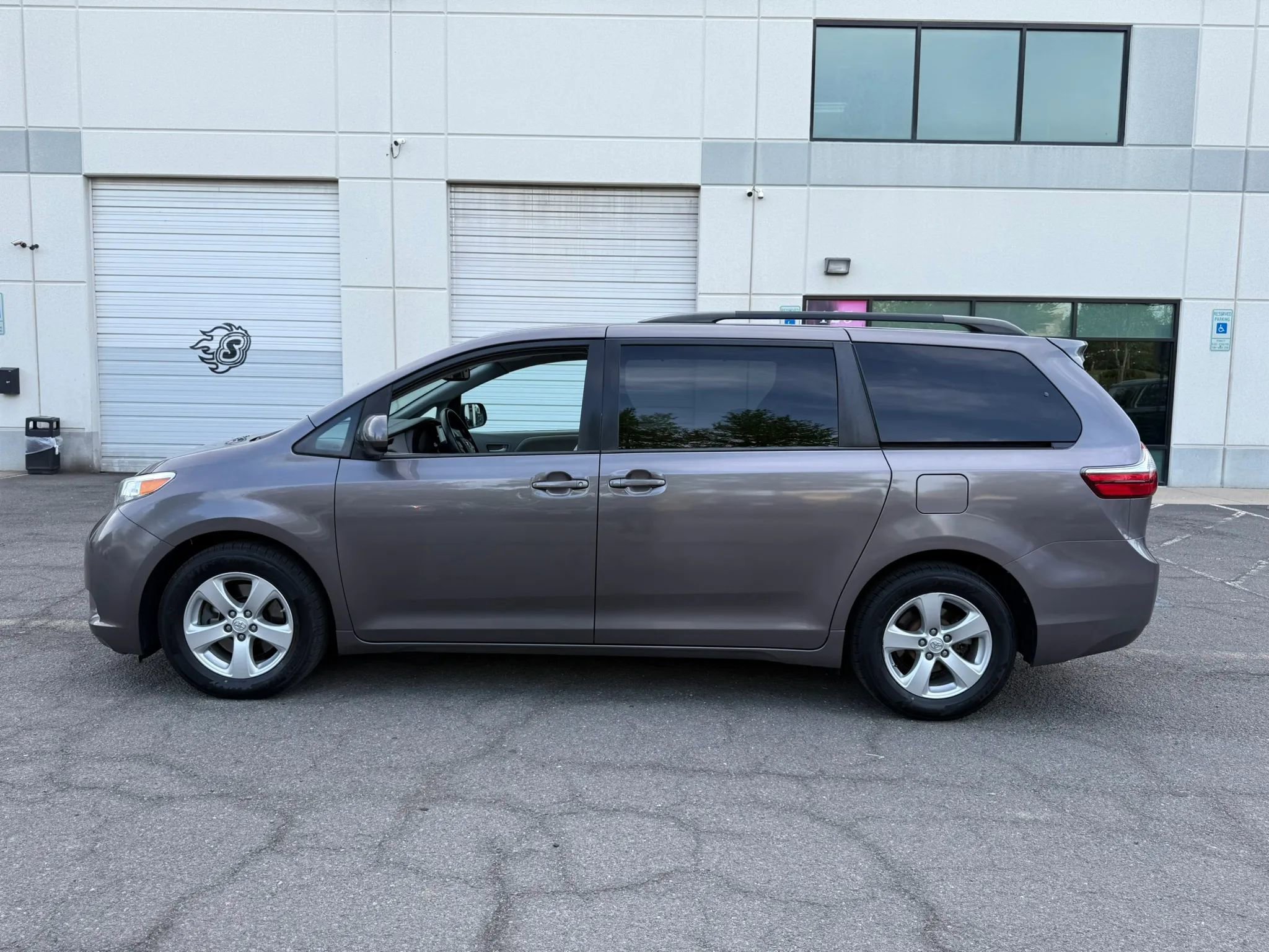 Used 2015 Toyota Sienna LE FWD image 5
