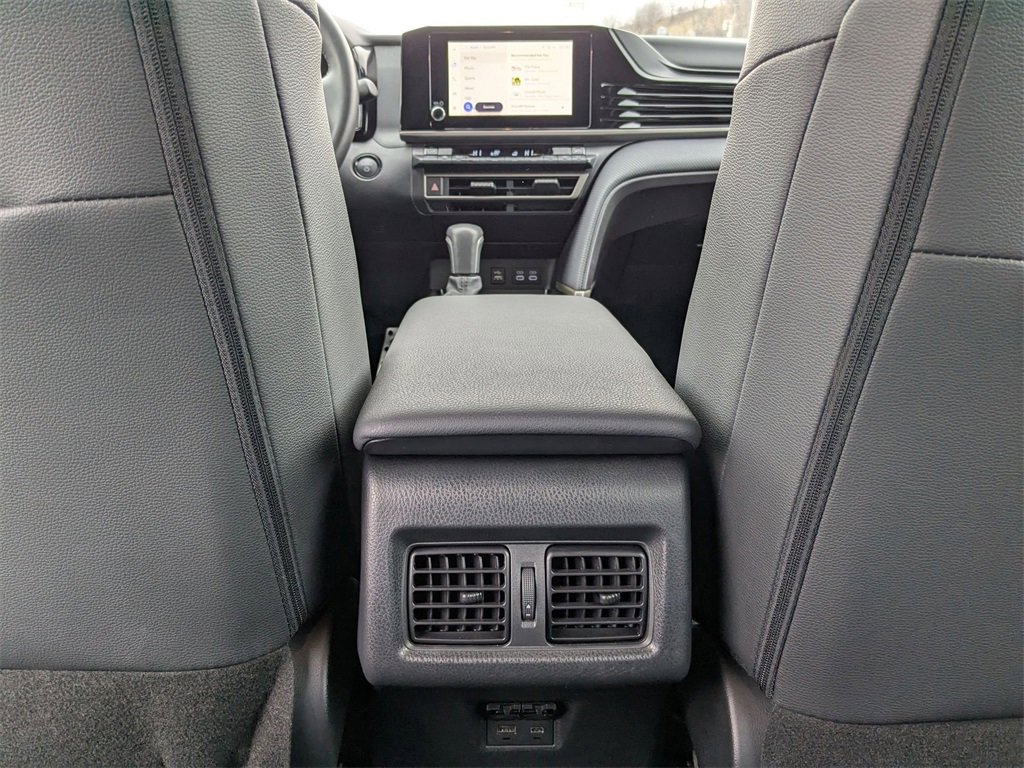 Used 2025 Toyota Camry SE image 29