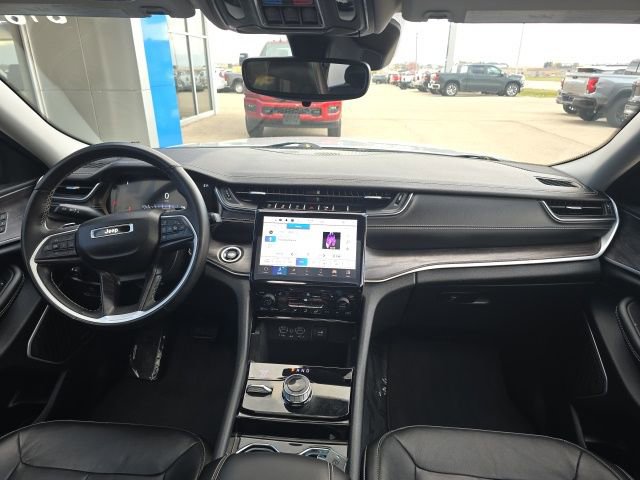 Used 2022 Jeep Grand Cherokee Limited image 6