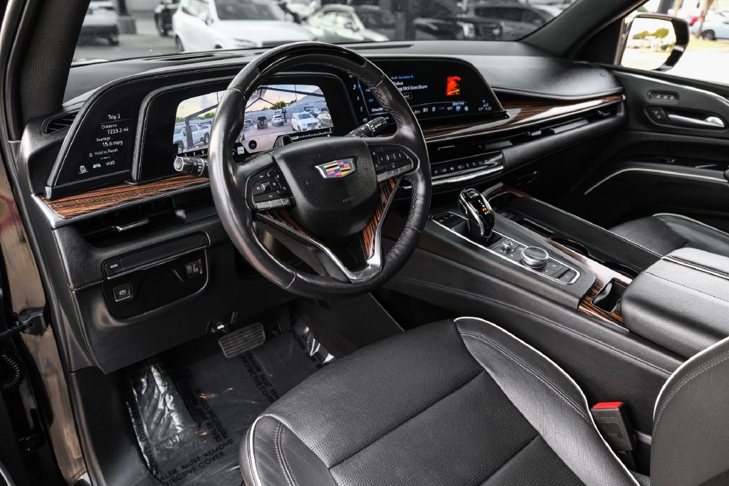 Used 2023 Cadillac Escalade ESV Premium Luxury RWD image 2