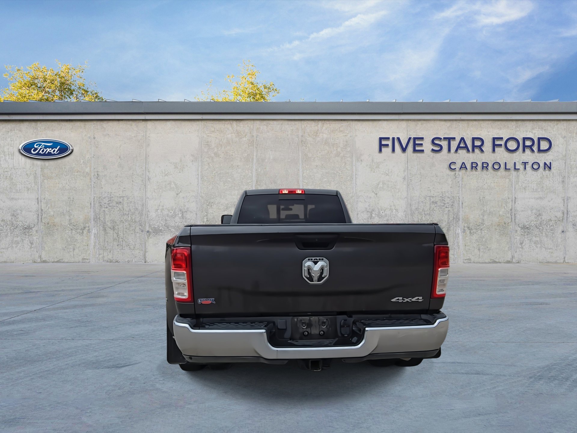 Used 2024 RAM 3500 Tradesman w/ Chrome Appearance Group AWD/4WD image 7