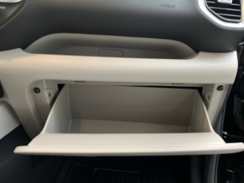 Used 2025 Hyundai Venue SEL FWD image 33