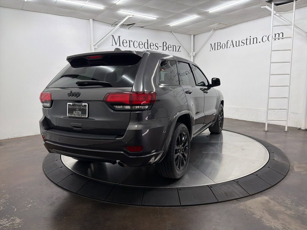 Used 2017 Jeep Grand Cherokee Altitude RWD image 7
