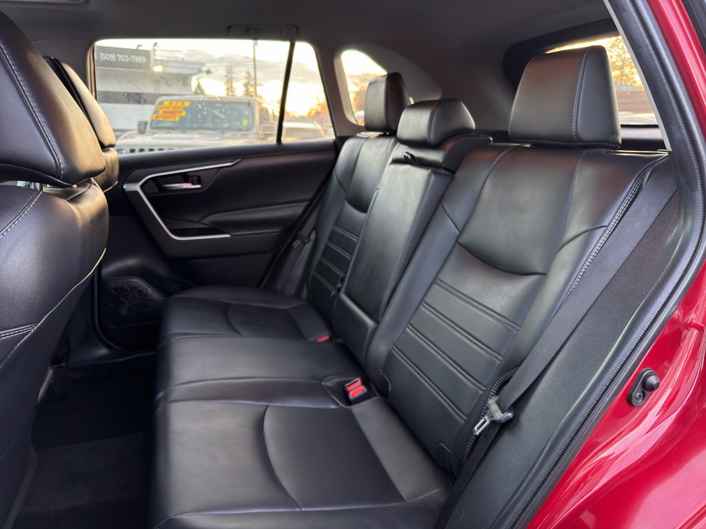 Used 2020 Toyota RAV4 XLE Premium image 13