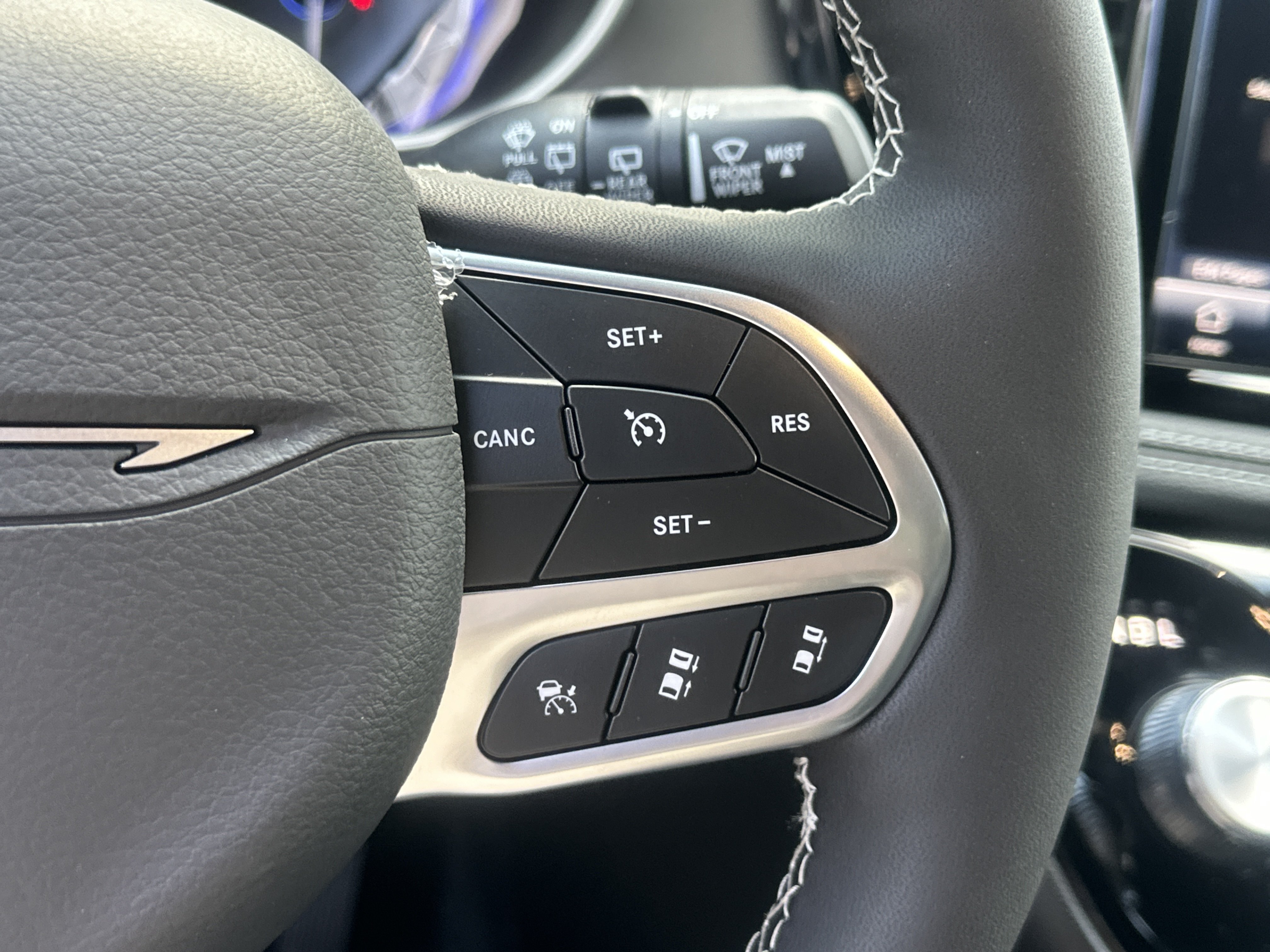 New 2027 Chrysler Pacifica Select FWD image 8