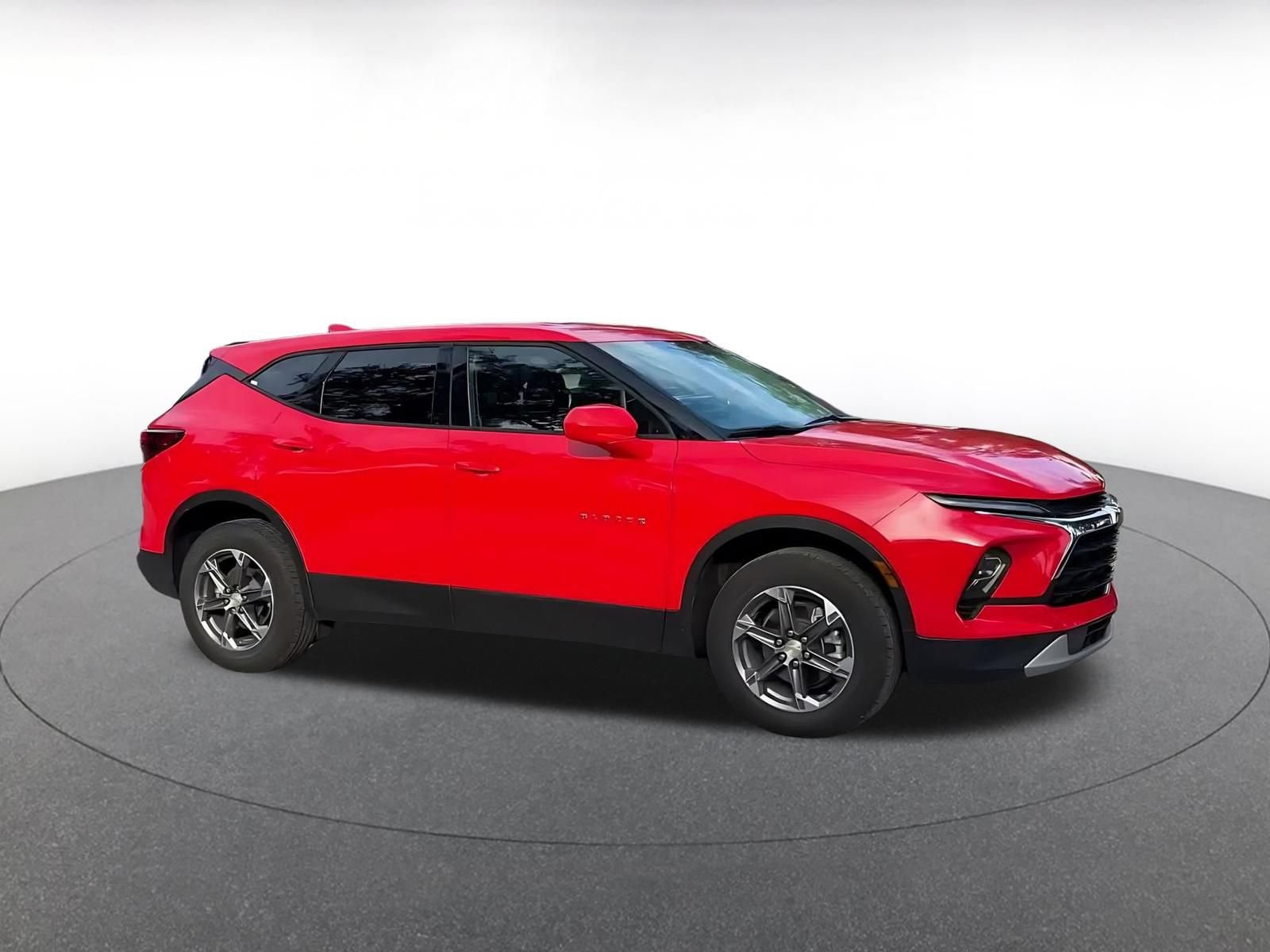 Used 2026 Chevrolet Blazer LT FWD image 2