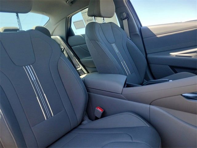 New 2025 Hyundai Elantra Sport image 17