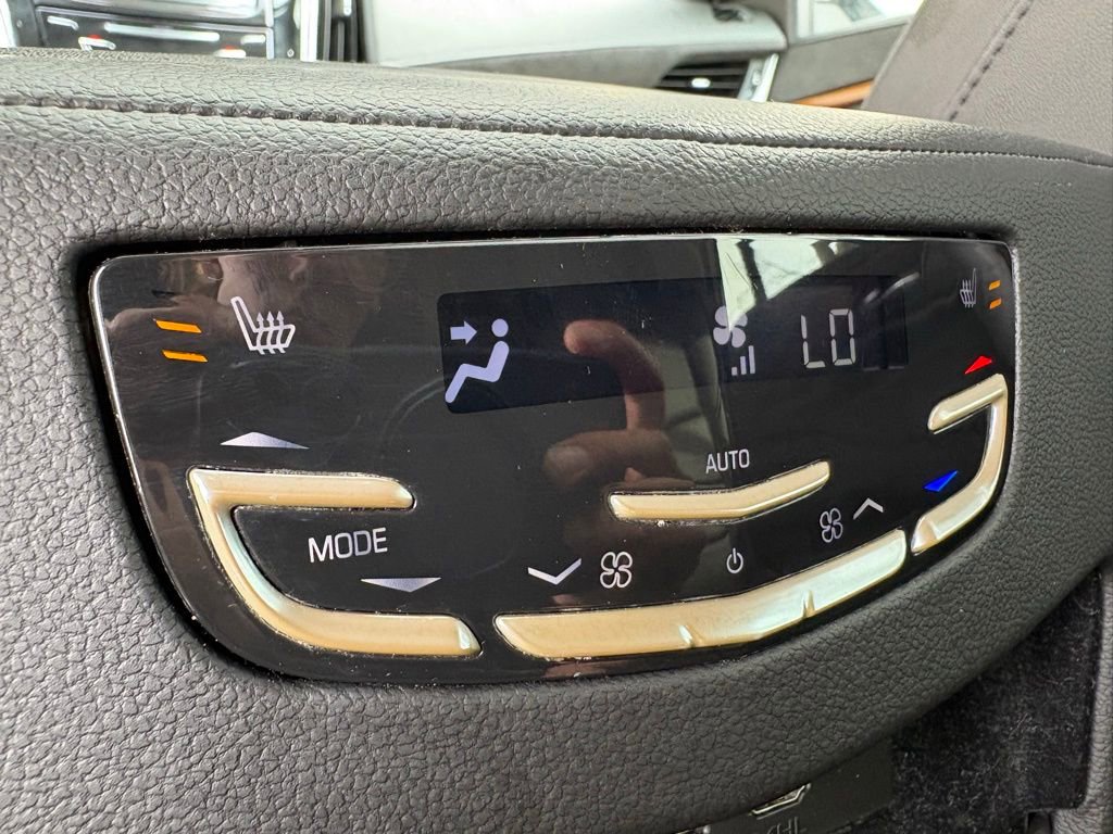 Used 2020 Cadillac Escalade Premium Luxury image 49