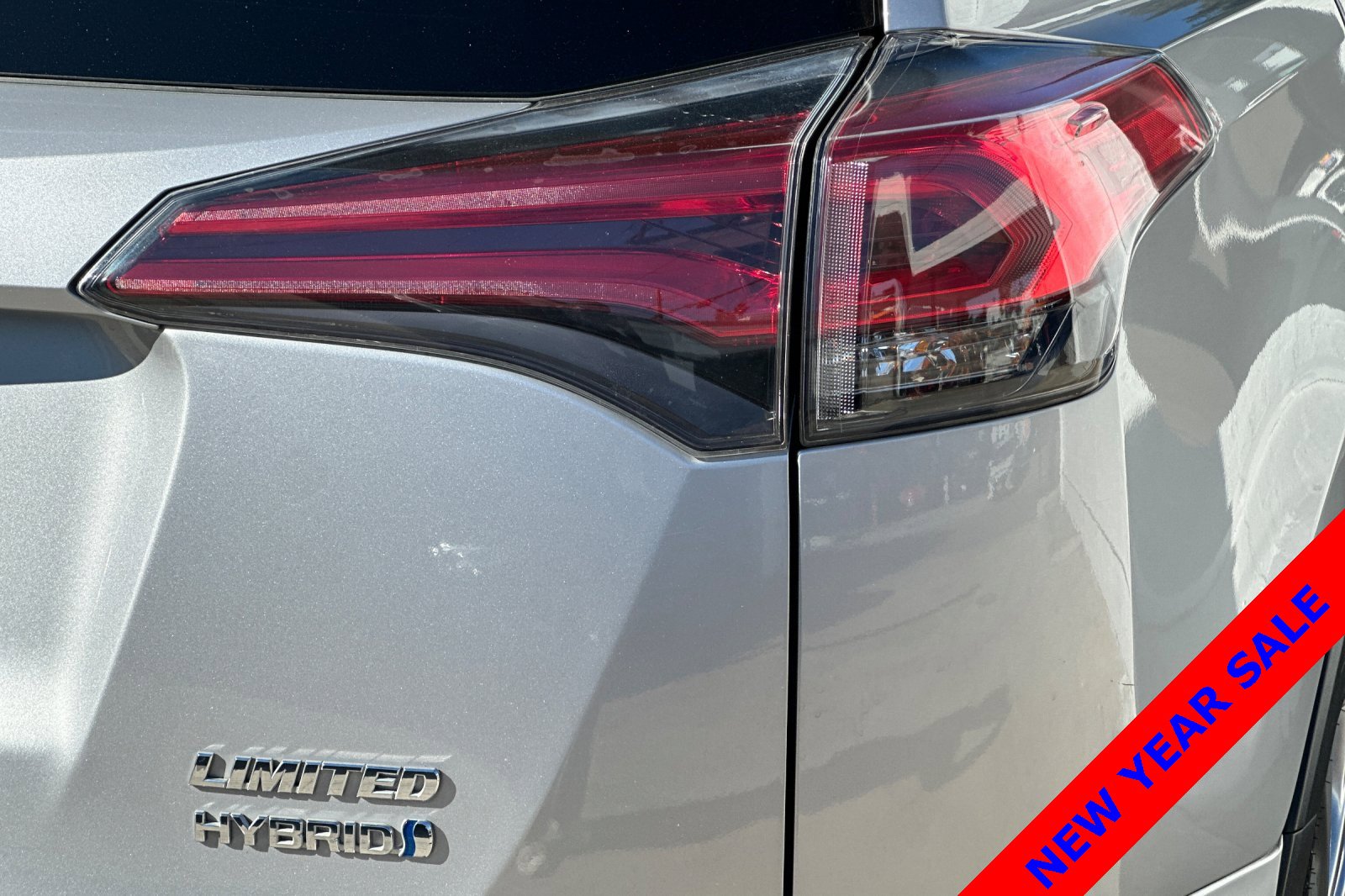 Used 2018 Toyota RAV4 Limited image 27