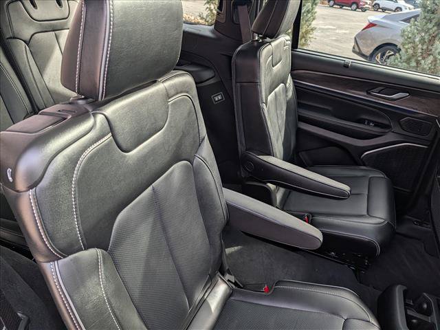 Used 2025 Jeep Grand Cherokee L Overland w/ Luxury Tech Group IV AWD/4WD image 19