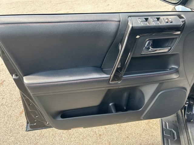 Used 2018 Toyota 4Runner TRD Off-Road AWD/4WD image 10