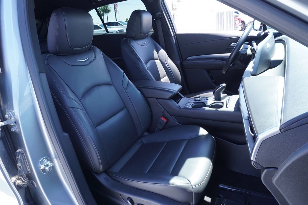 Used 2025 Cadillac XT4 Premium Luxury FWD image 12