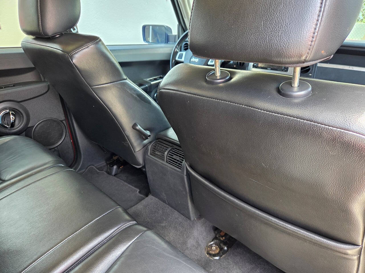 Used 2010 Jeep Commander Sport w/ Sun/Sound Group AWD/4WD image 12