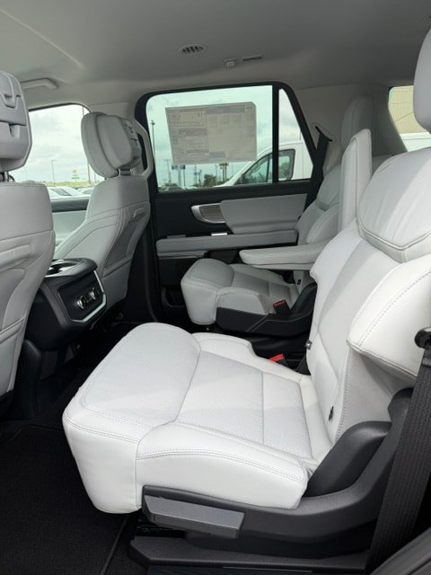 New 2027 Ford Expedition Platinum AWD/4WD image 8