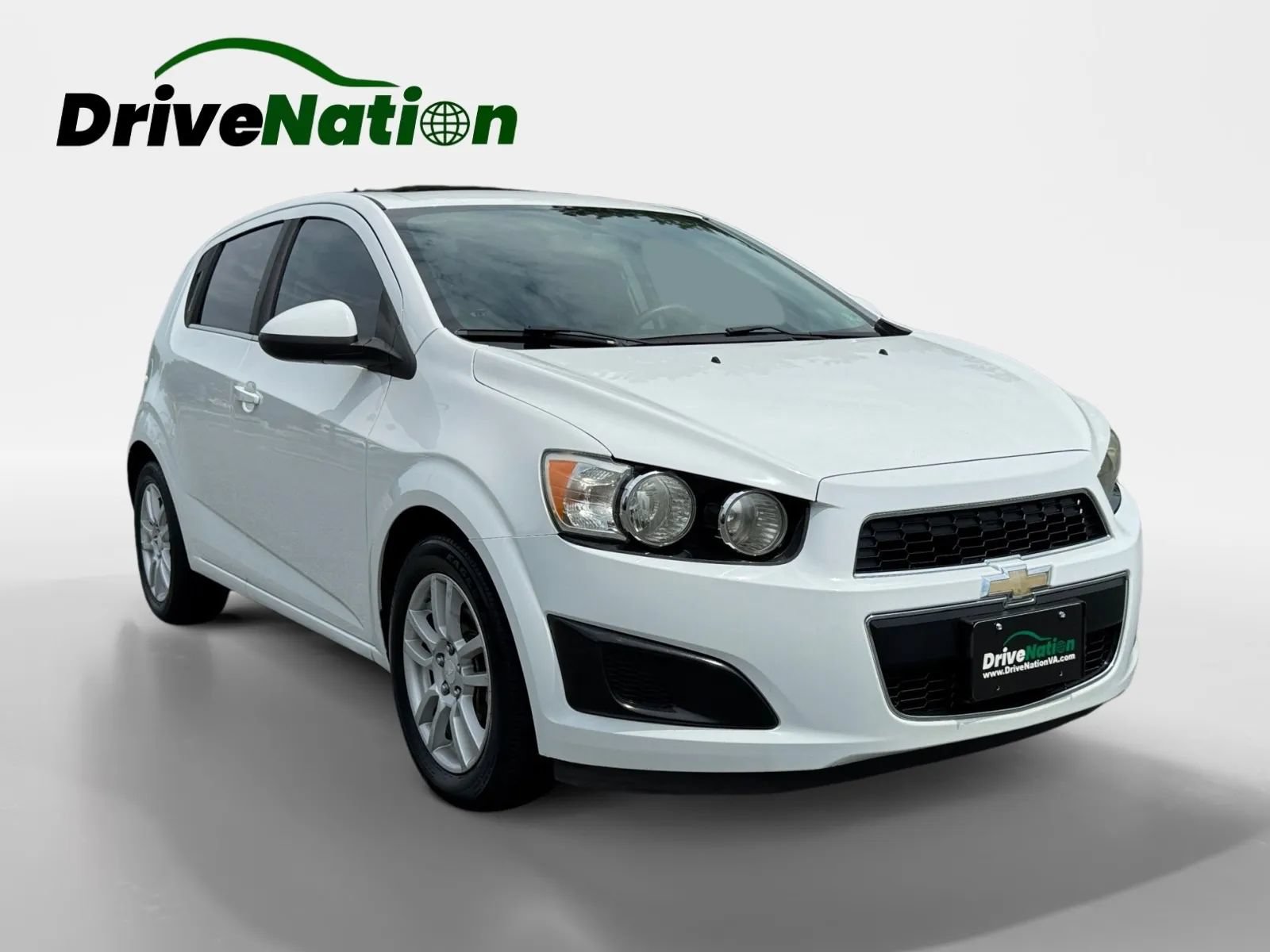 Used 2015 Chevrolet Sonic LT w/ Fun and Sun Package FWD image 3