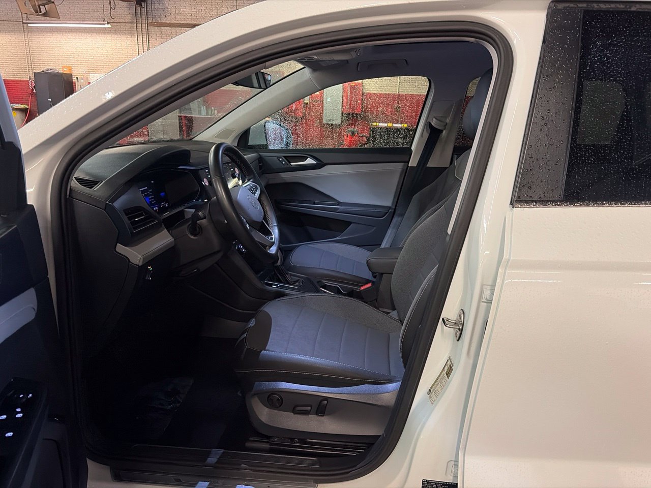 Used 2024 Volkswagen Taos SE FWD image 7