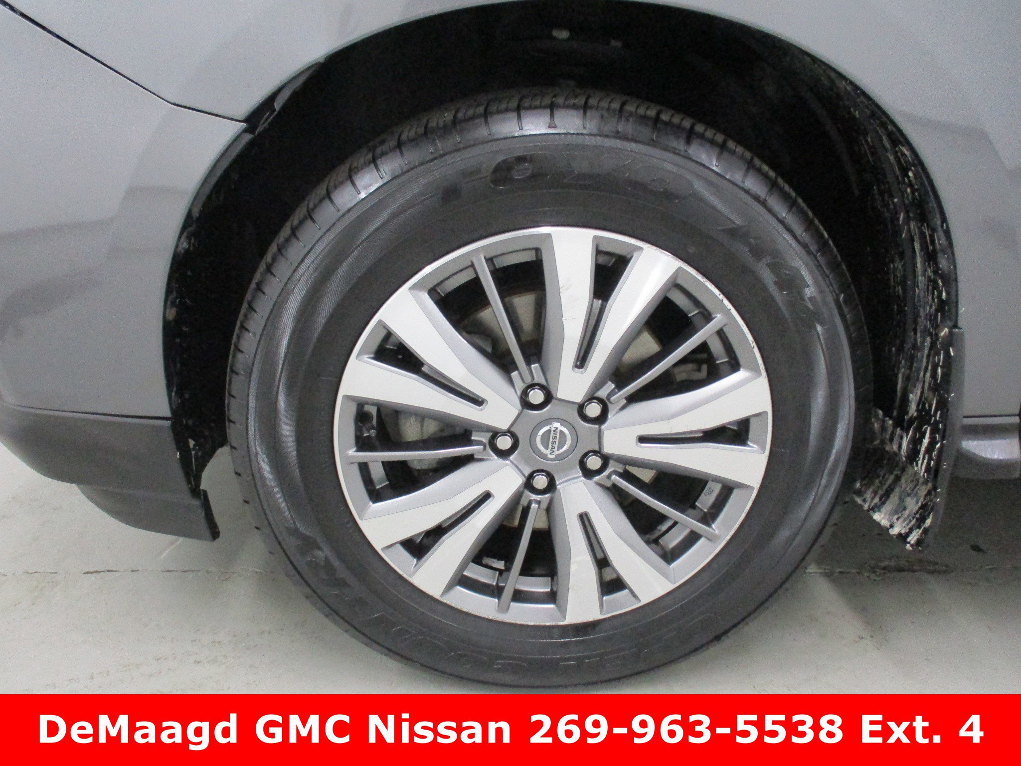 Used 2019 Nissan Pathfinder S image 10