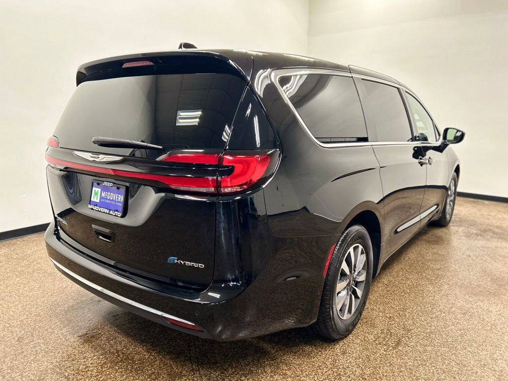 Used 2024 Chrysler Pacifica Select image 7