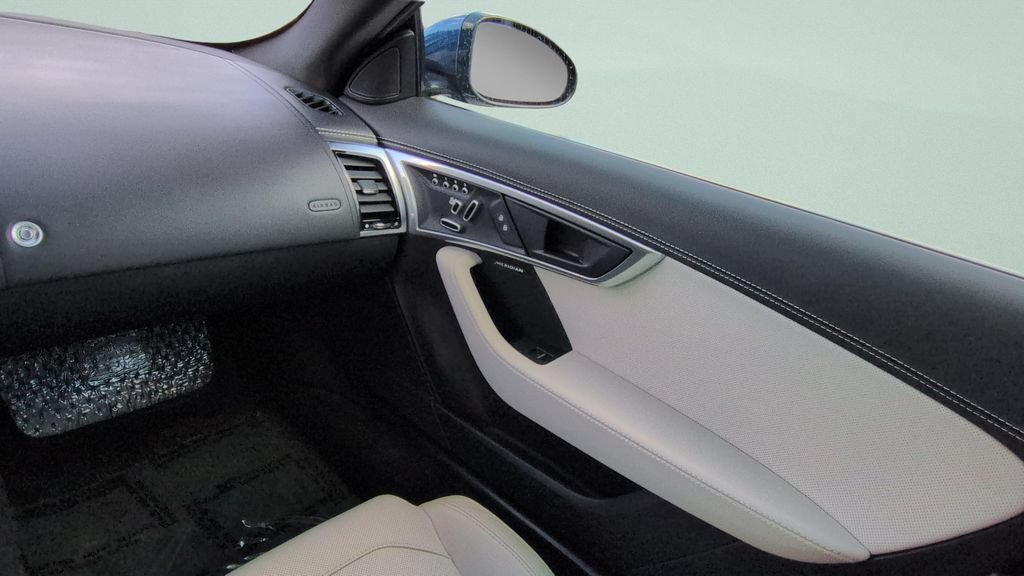 Used 2023 Jaguar F-TYPE R-Dynamic AWD/4WD image 11