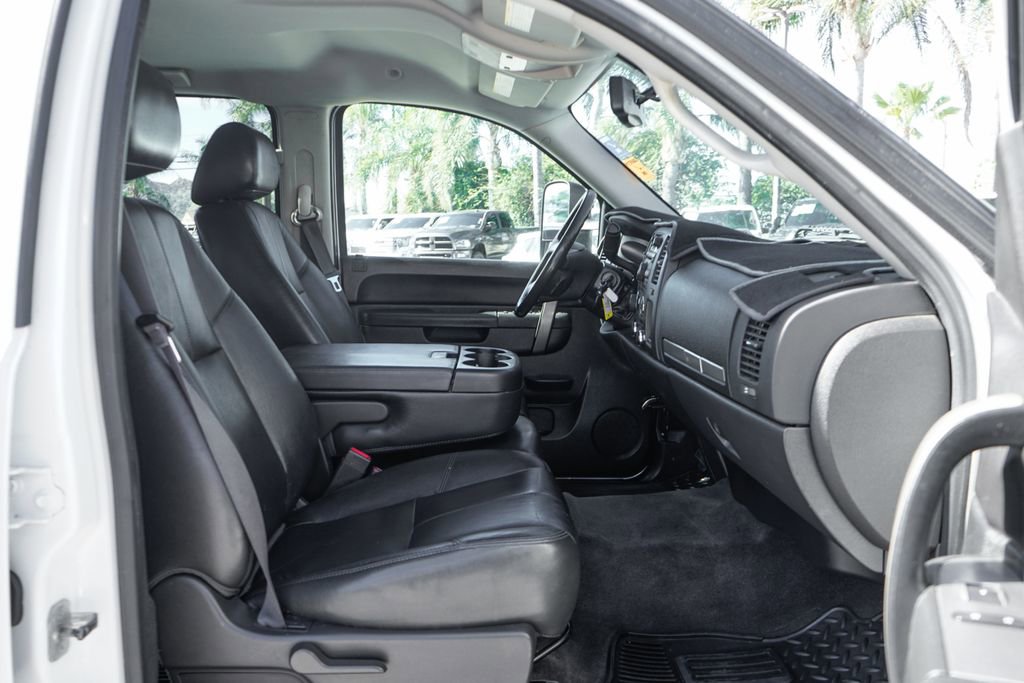 Used 2014 Chevrolet Silverado 2500 LT w/ Custom Sport Truck Package image 34