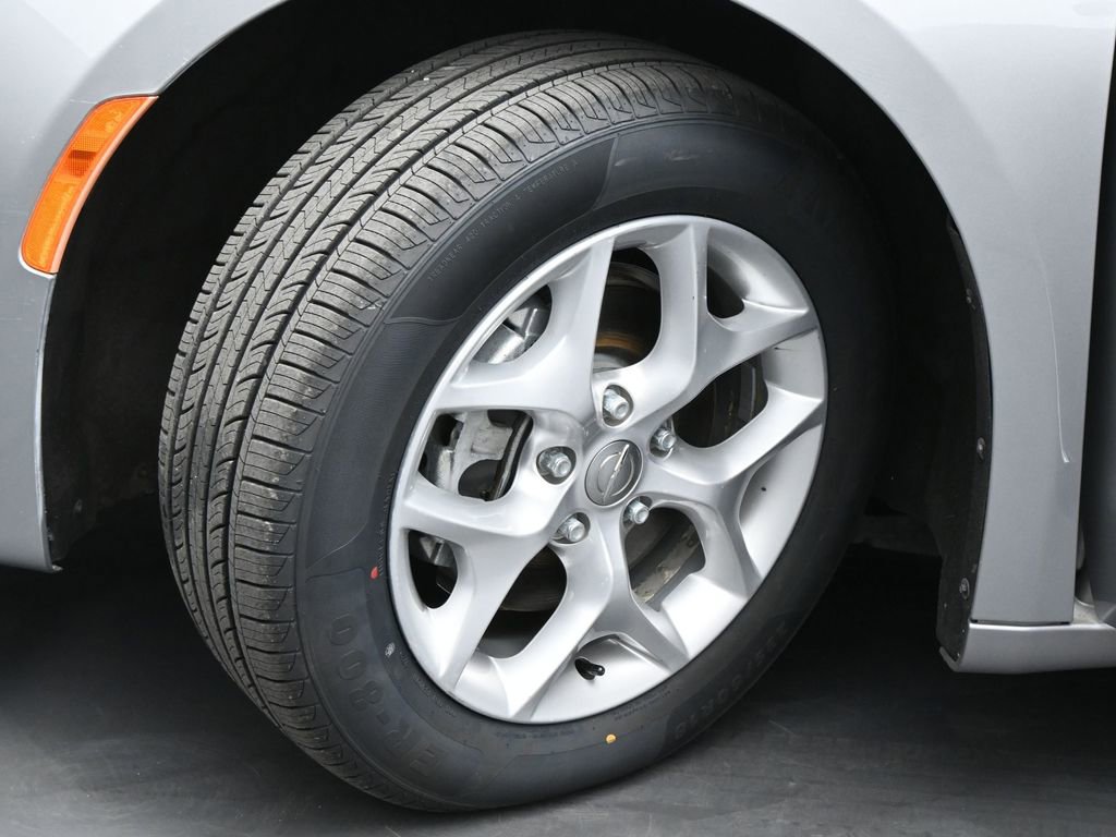 Used 2017 Chrysler Pacifica Touring-L w/ Tire & Wheel Group image 21