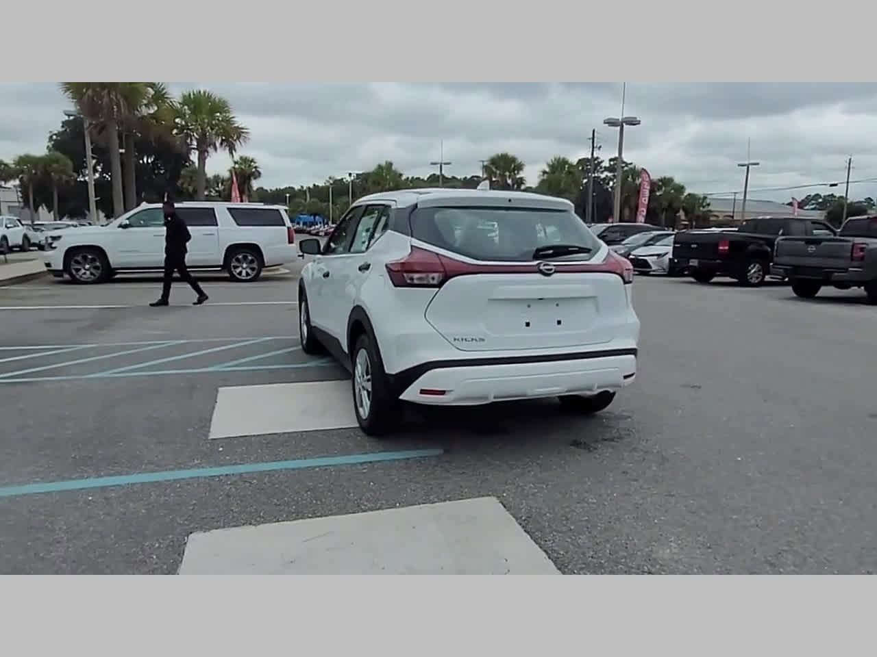 New 2025 Nissan Kicks Play S image 29