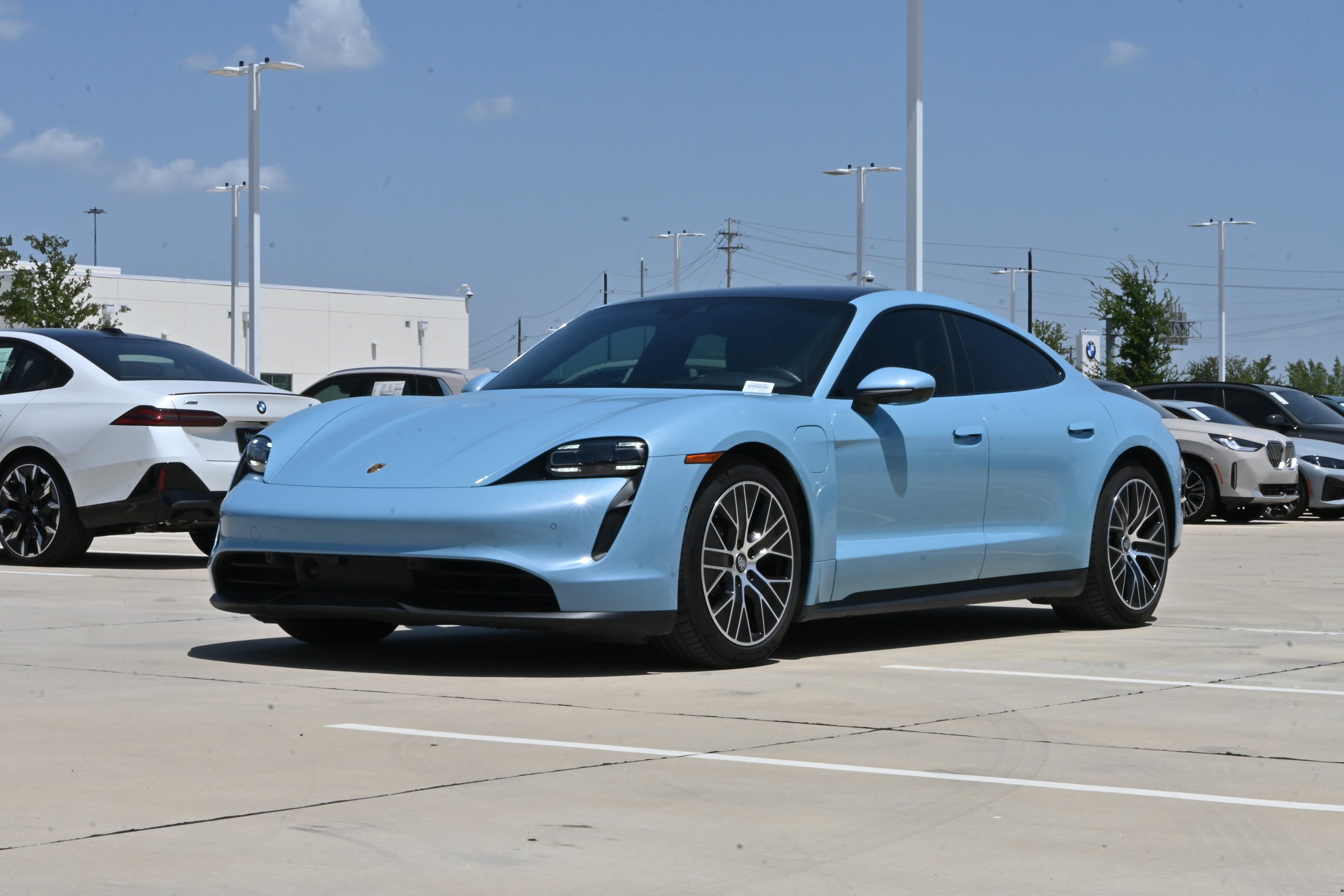 Used 2022 Porsche Taycan RWD image 5