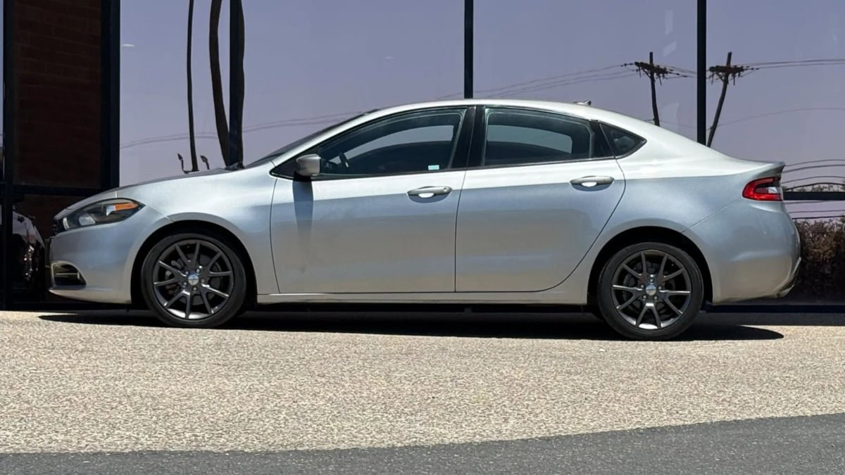 Used 2016 Dodge Dart SXT w/ Sun/Sound Group FWD image 5