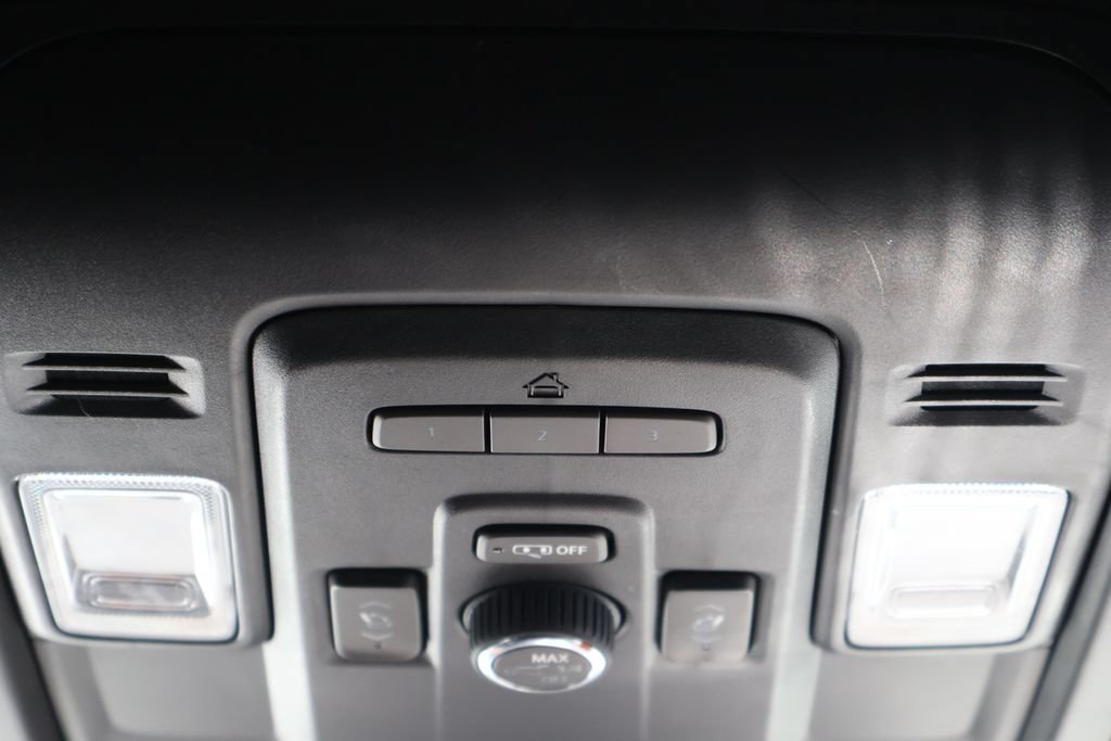Certified 2022 Cadillac Escalade ESV Luxury w/ LPO, Illumination Package AWD/4WD image 29