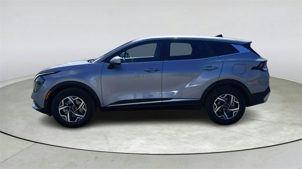 Used 2024 Kia Sportage LX image 4