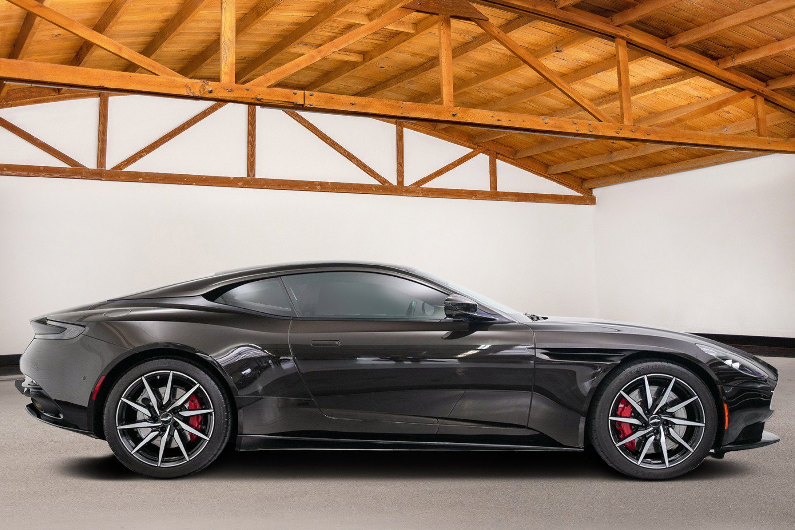 Used 2018 Aston Martin DB11 V12 image 6