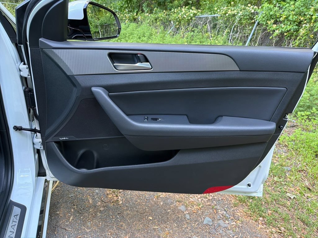 Used 2019 Hyundai Sonata Limited w/ Cargo Package FWD image 10