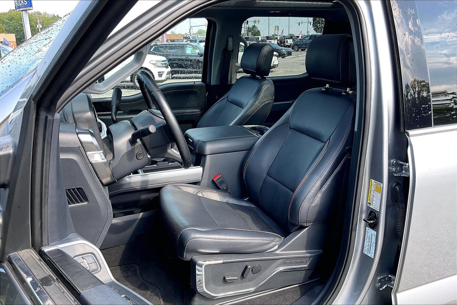 Used 2024 Ford F350 Lariat w/ Lariat Ultimate Package AWD/4WD image 25