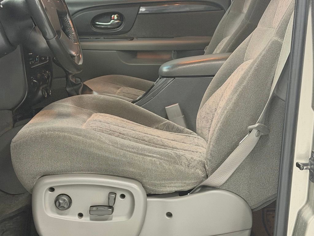 Used 2002 GMC Envoy SLE image 12