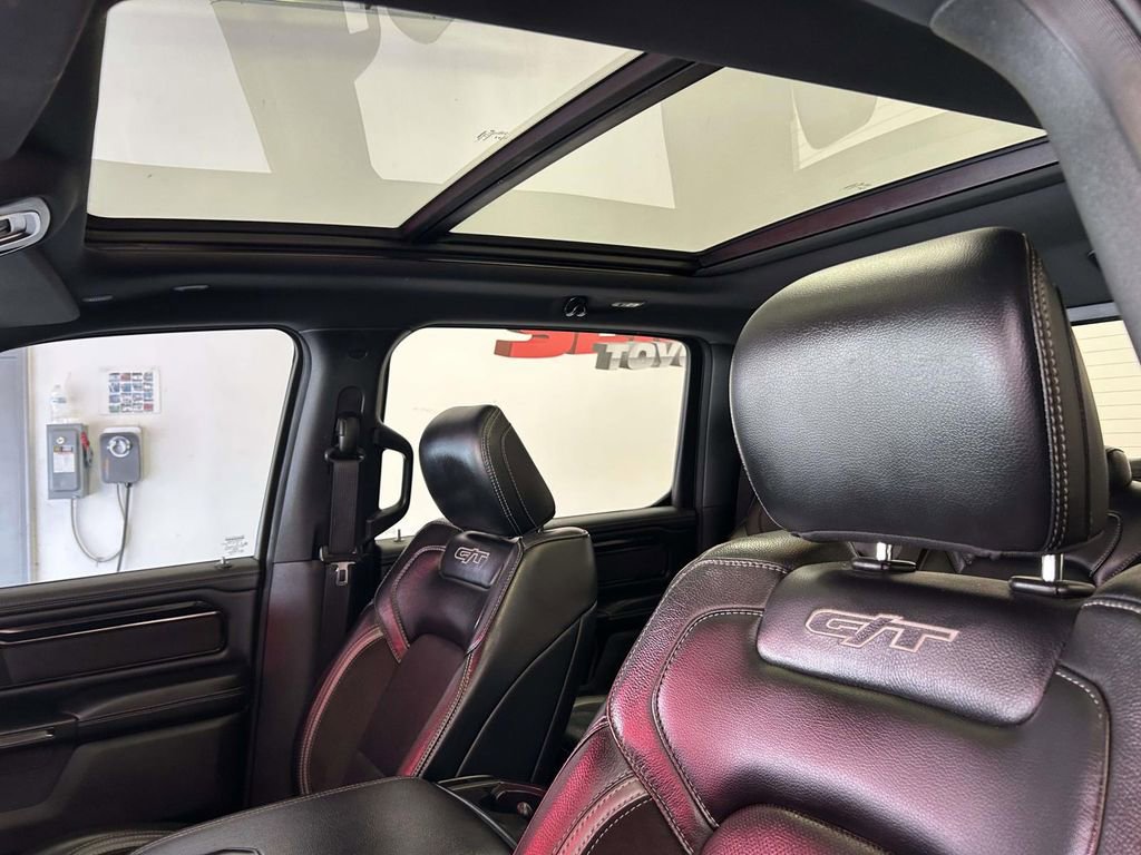 Used 2022 RAM 1500 Laramie AWD/4WD image 18