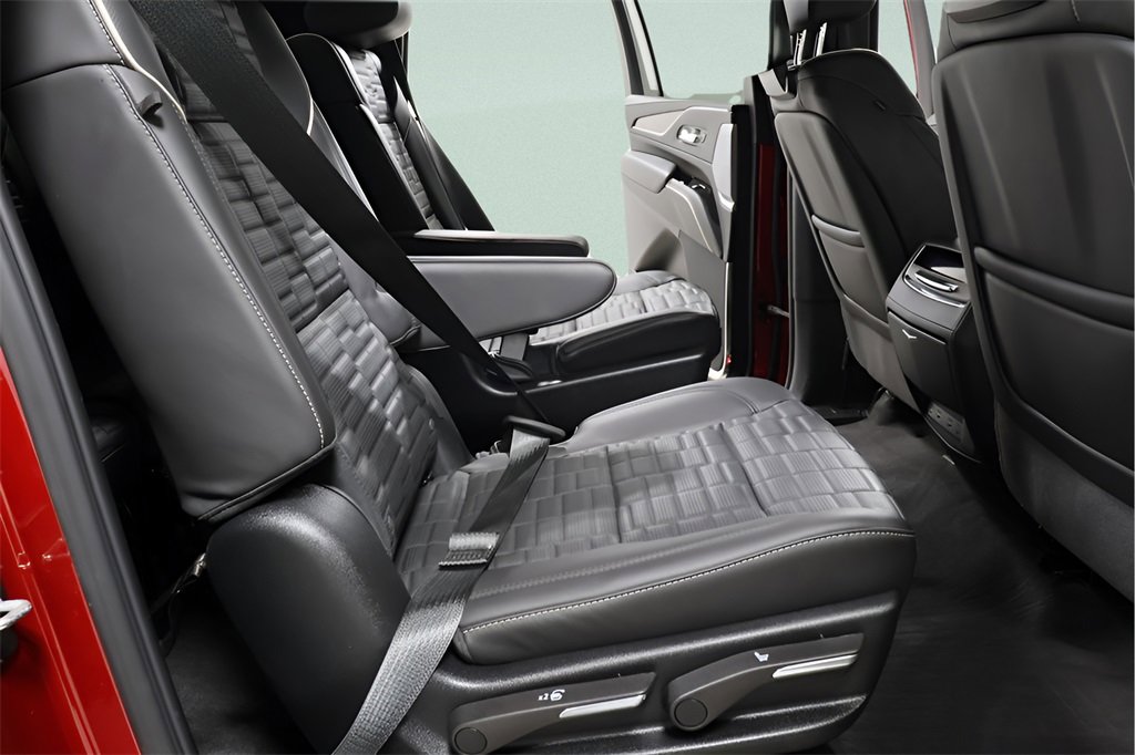 Used 2024 Cadillac Escalade ESV Sport Platinum w/ LPO, ONYX Package image 30