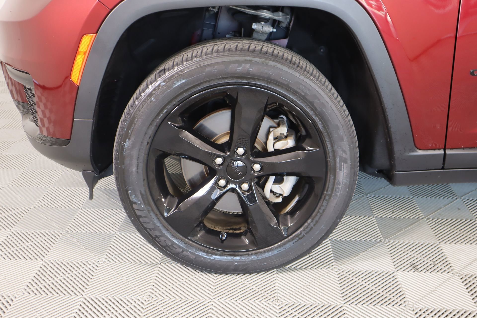 Used 2023 Jeep Grand Cherokee L Laredo image 18