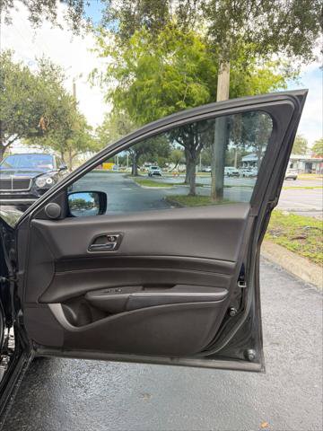 Used 2017 Acura ILX w/ AcuraWatch Plus Package FWD image 14