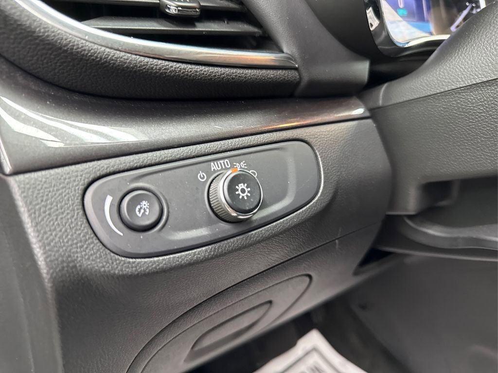 Used 2022 Buick Encore Preferred w/ Safety Package image 34