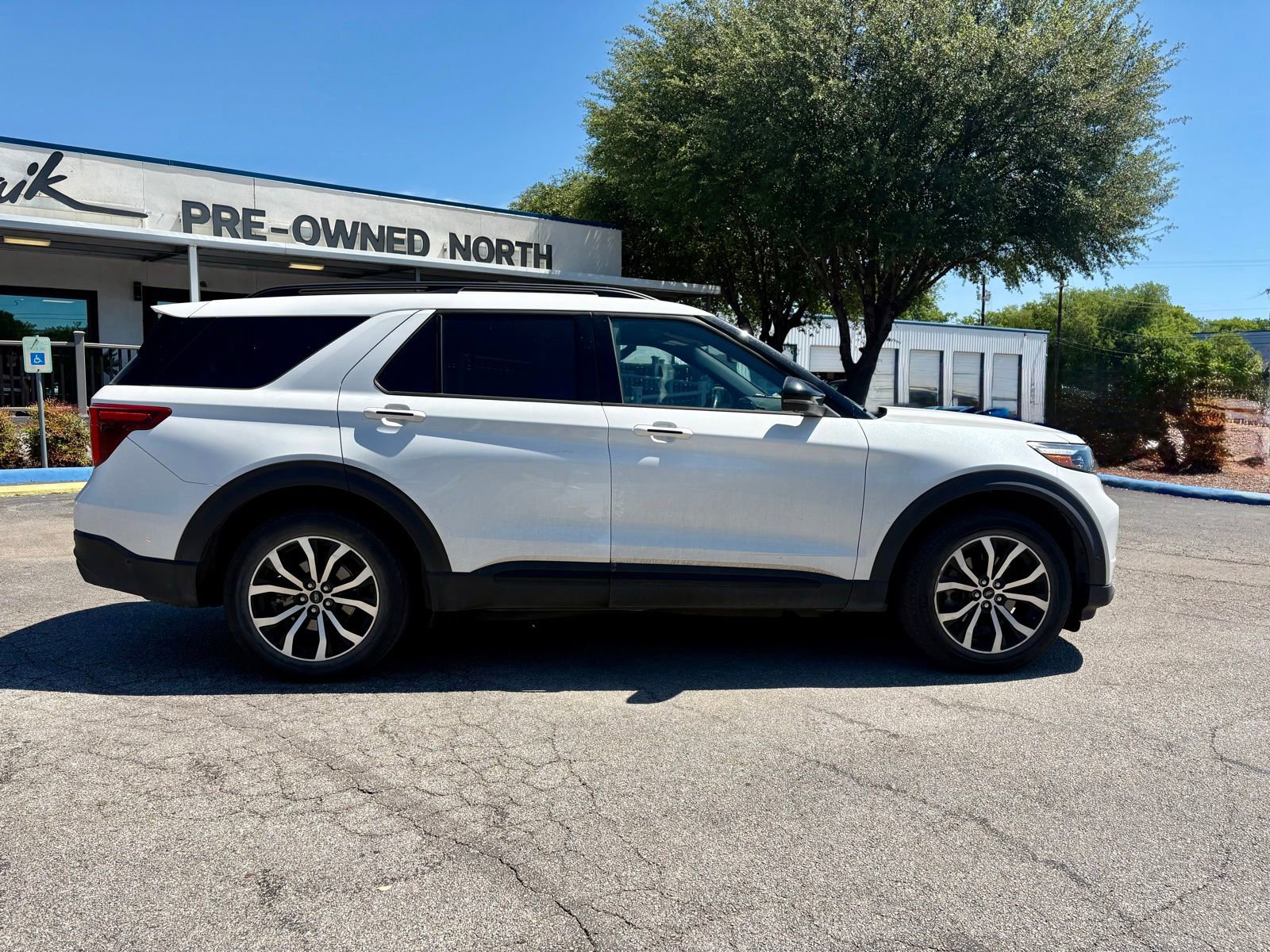 Used 2021 Ford Explorer ST w/ Equipment Group 401A AWD/4WD image 2